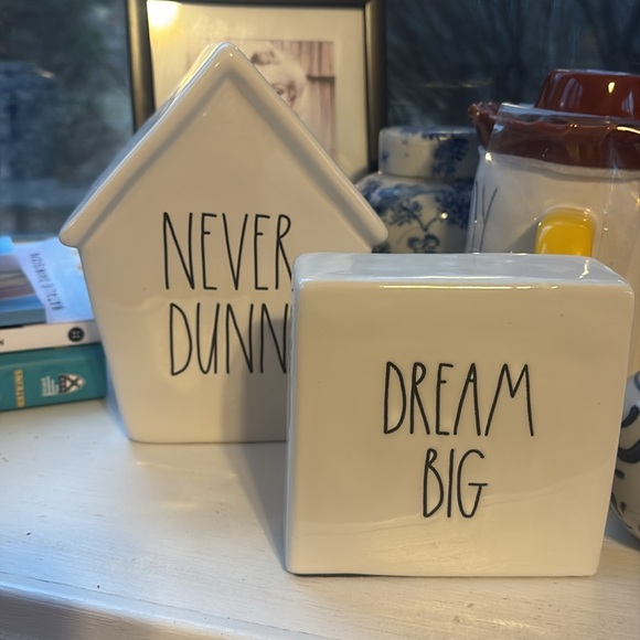 Rae Dunn “Never Dunn” Piggy Bank and “Dream Big” sign never used - Picture 7 of 7